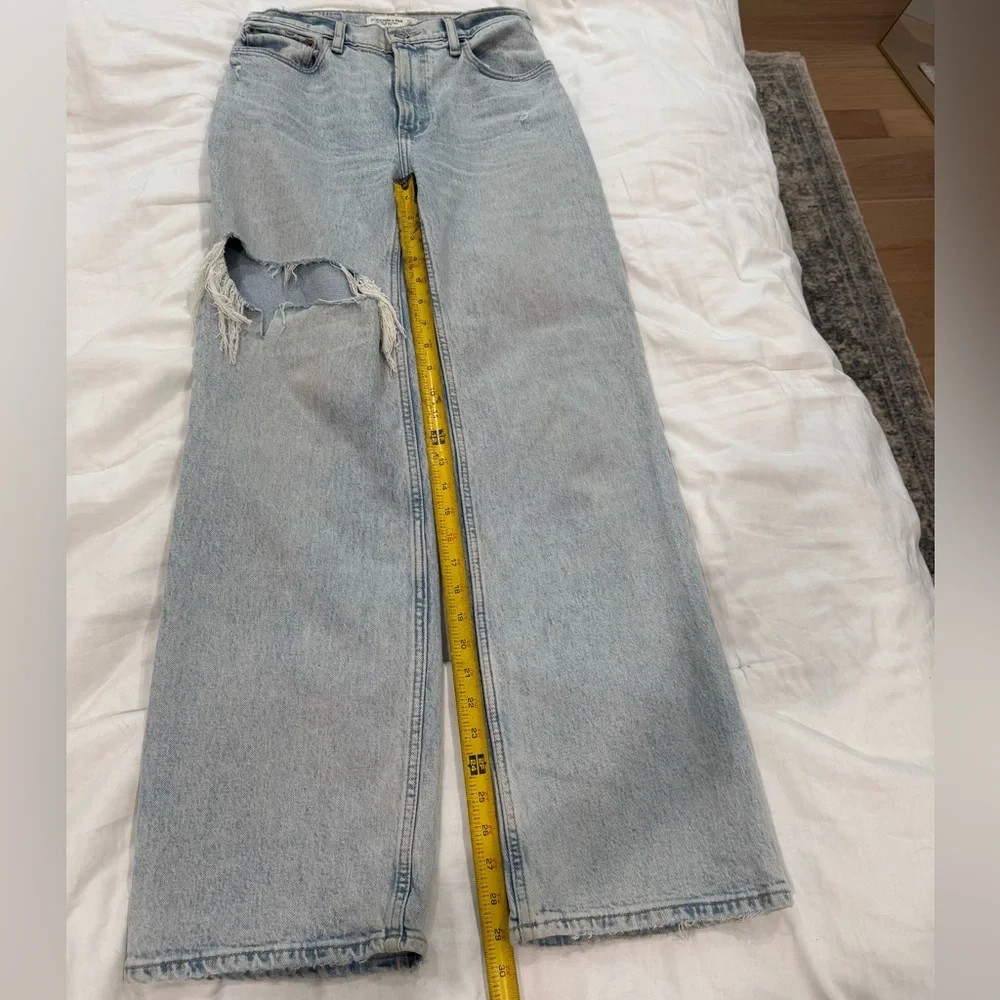 Size 25 / 0R The ‘90s Relaxed Jean High Rise Light Blue Distressed Women’s - Picture 5 of 9
